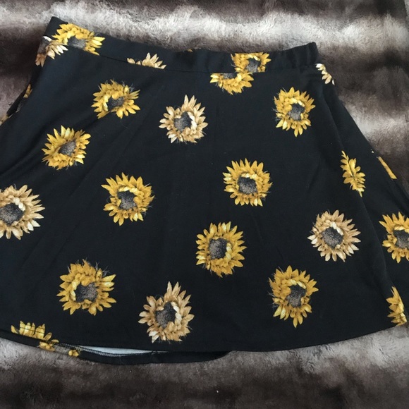 American Rag Dresses & Skirts - Sunflower Skirt 🌻